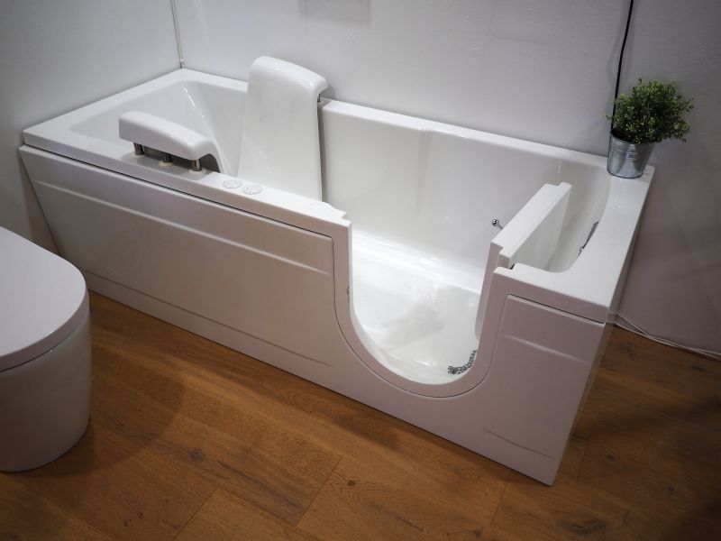 Compact Bathtub Solution